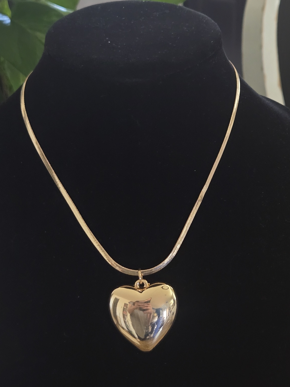 Forever 21 Gold Puff Heart Pendant Necklace NWOT Snake Chain Minimal Jewelry